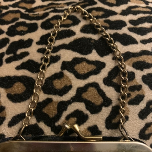 SOLD Vintage 1960s Small Black Velvet Purse With Chain and Clasp - Picture 3 of 4